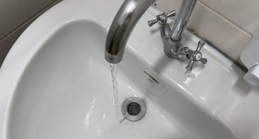 Одна капля в слив - и канализация больше никогда не засорится: секрет от знакомого сантехника