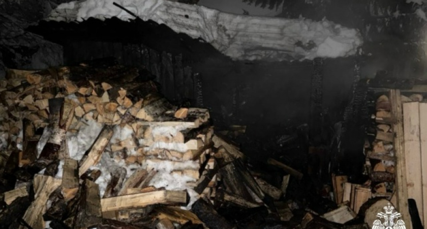 За сутки в Коми сгорела хозяйственная постройка 