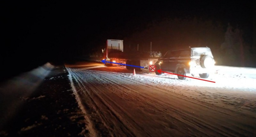 В Коми водитель "УАЗа" не рассчитал дистанцию и столкнулся с фурой на трассе