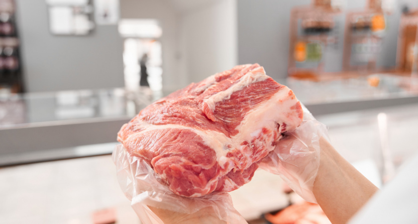 Что не так с мясом из «Светофора»? Почему оно такое дешевое — безопасно ли его покупать и есть