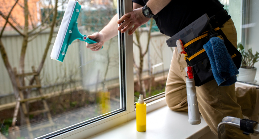 Одна чайная ложка — и окна сияют бриллиантом до первых летних дней: копеечный трюк для ленивых