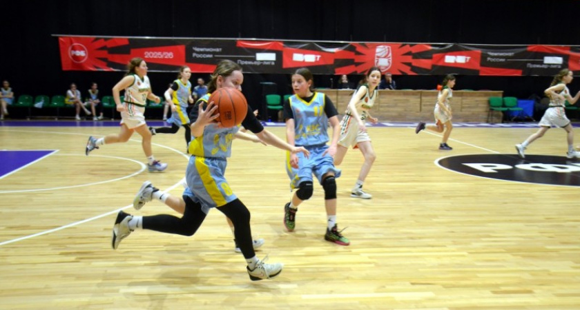 Юные баскетболистки Коми начали борьбу за путевку на всероссийские соревнования