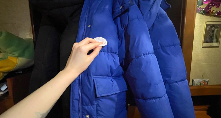 2 капли на ватный диск - и куртка или пуховик как новые: даже в машинке стирать не придется