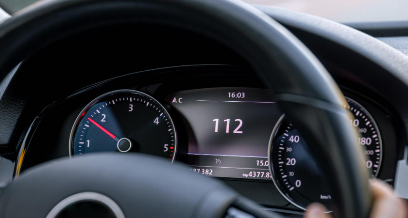 Вот почему навигатор показывает скорость меньше, чем на спидометре: объясняем простыми словами
