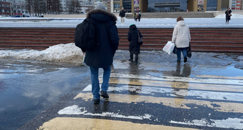 Шаг на «зебру» теперь не работает: когда водитель должен уступить пешеходу и вот, что ответить инспектору ГИБДД