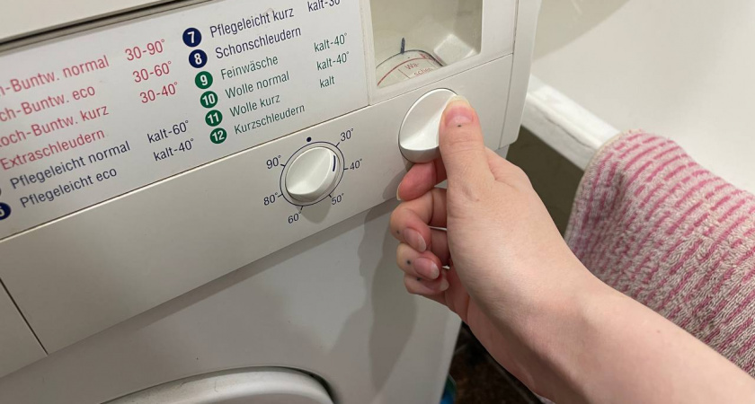 В какой отсек заливать гель для стирки - в лоток или барабан. Ушлая прачка рассказала, как правильно