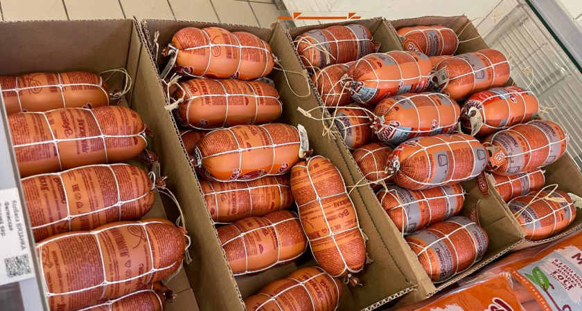 Бывший работник колбасного завода объяснил, на что стоит обращать внимание при покупке вареной колбасы в магазине