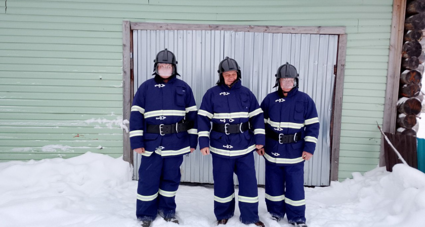 Добровольные пожарные Коми получили 300 комплектов новой боевой экипировки