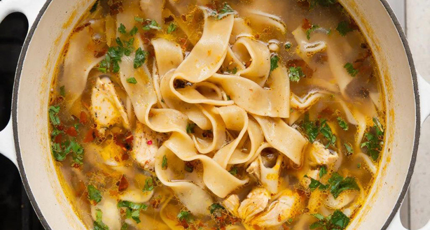 Яйца и бульон - всё, что нужно. Быстрый суп с ячными блинчиками - дети его просто обожают 