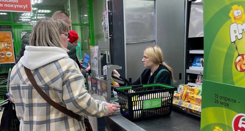 «7 лет работаю продавцом в Пятёрочке»: Больше не могу молчать какие продукты не покупаю и не рекомендую другим (откровения за кассой)