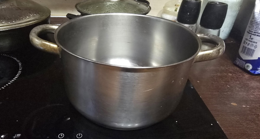 Кастрюли после чистки сияют, словно новые из люксового магазина: метод из СССР — бесплатно и без химии