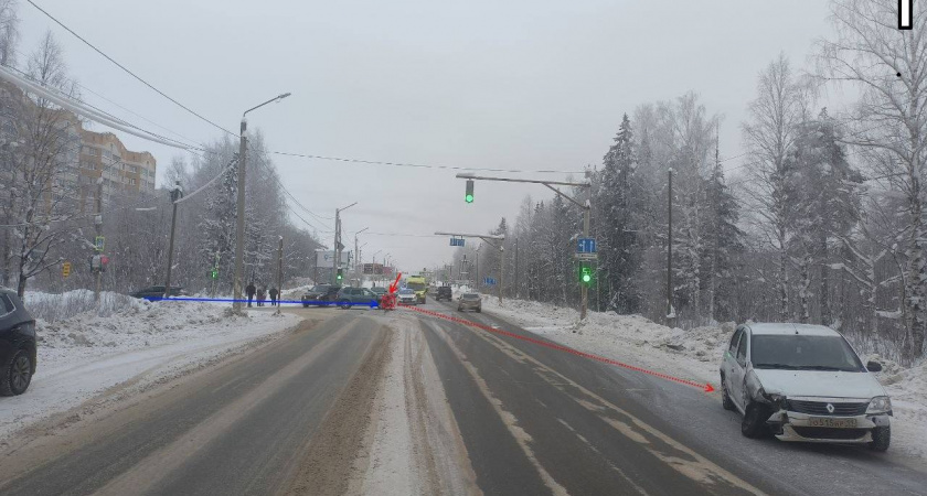 В столице Коми водитель проигнорировал красный сигнал светофора и попал в ДТП