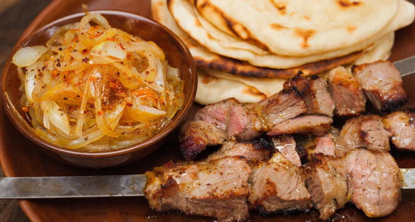 Мариную лук без едкого уксуса: научили в Адлере - съедается быстрее мяса за 1 минуту