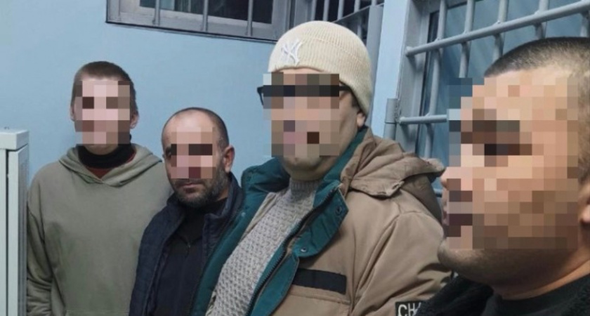 Приставы Коми отправили на родину 65 иностранных граждан