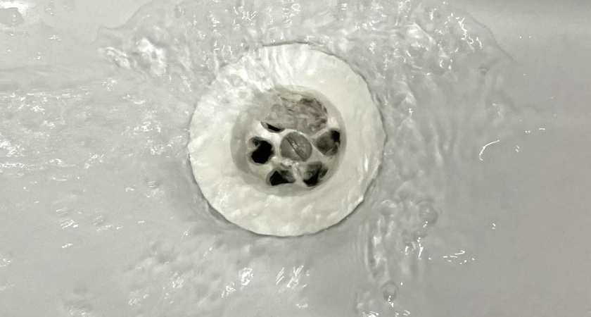 Заливаю в слив 1 стакан — и засор уносит со свистом: делаю так много лет — никаких мучений с вантузом