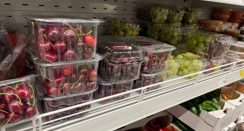 Мы думаем что эта ягода полезна, но это не так. Едим ее всю жизнь как деликатес и детей приучаем