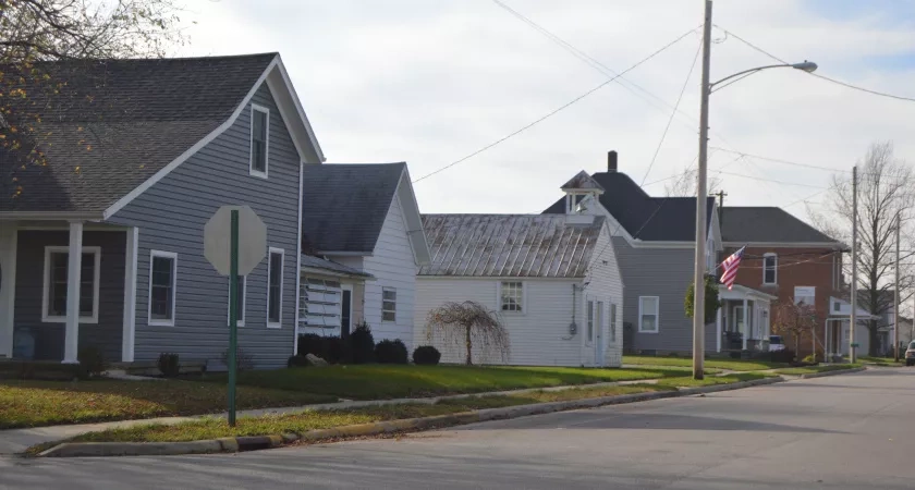 Почему в Америке люди живут без заборов и оград, а мы строим вокруг домов бетонные стены