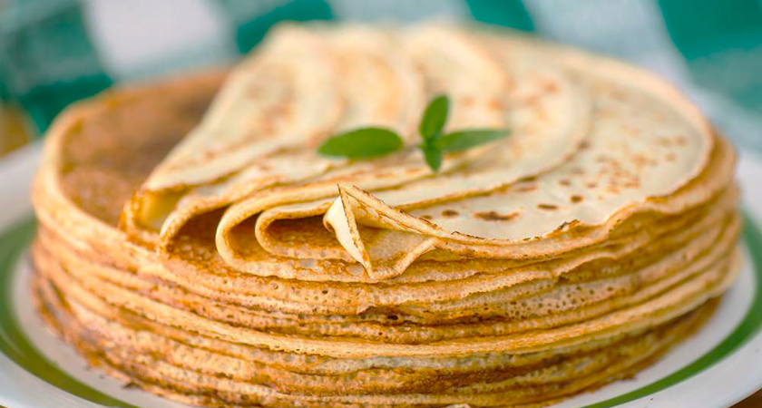 Вливаю это в тесто перед мукой: блины получаются кружевные и вкусные - даже тоньше листа бумаги