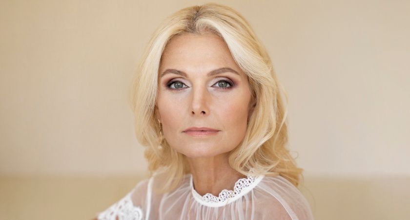 Какая стрижка освежает, а какая прибавляет 10 лет к 50: советы парикмахера по выбору длины волос