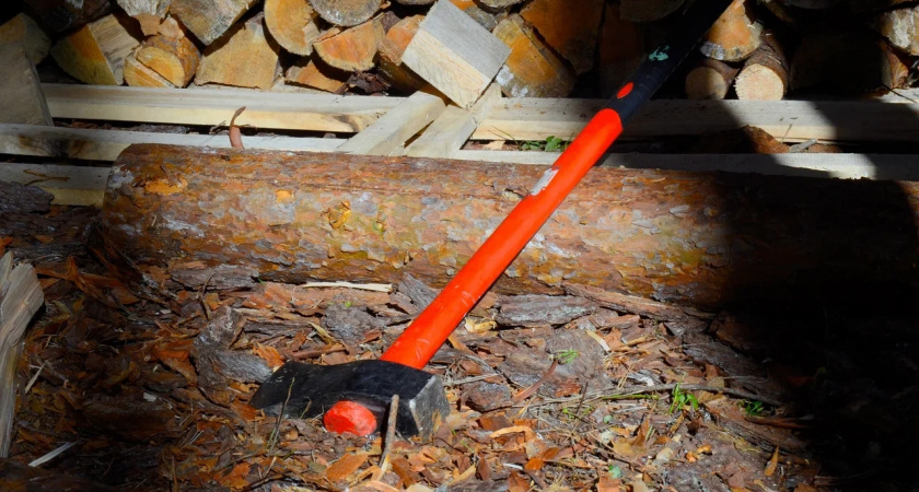 Топор не будет ржаветь 10 лет: простая обработка надежно сохранит лезвие от коррозии