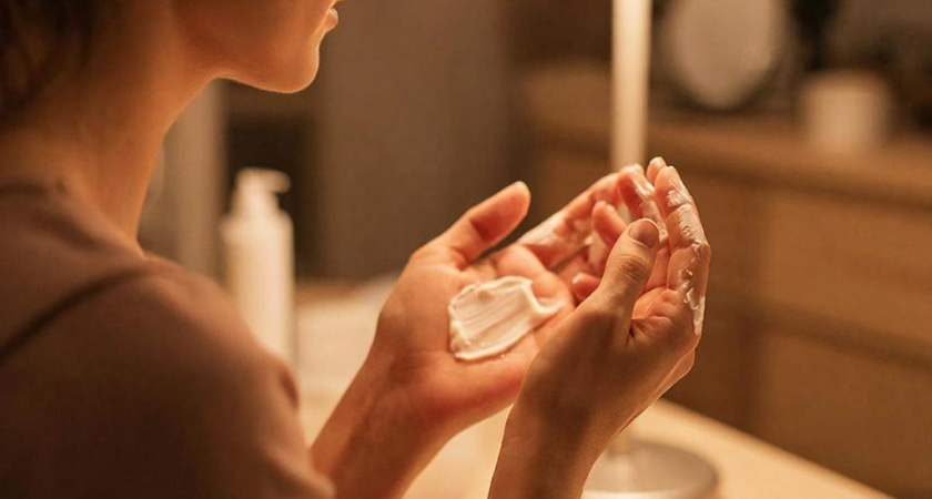 Просыпаюсь с другими руками: простой трюк на ночь, перед которым не устоит ни один крем - на утро будет ухоженная кожа