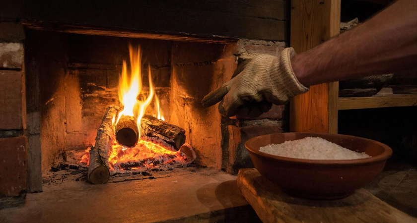 2 шт. в топку — и дымоход чище, чем новый: от 100-летнего слоя сажи не осталось и следа — тяга 10 из 10