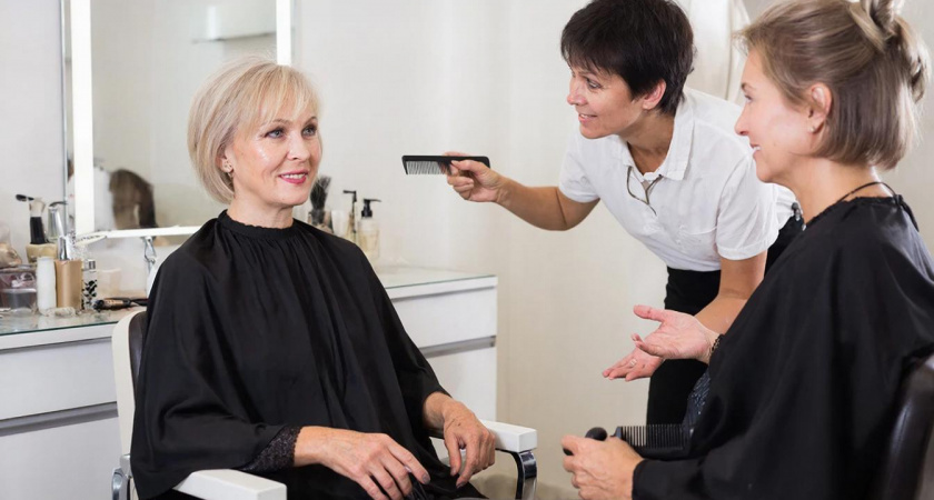 "Каре" и "боб" выпали в осадок: легкие стрижки на короткие волосы на зиму - образ для женщин 50+