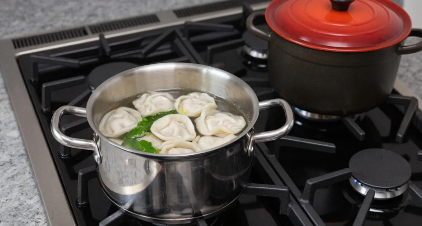 Почему пельмени больше не варим, а готовим новым способом — и вкуснее еще не пробовали