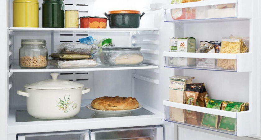 Стакан с солью в холодильник - и живу без проблем: классный и простой лайфхак для ленивых хозяек