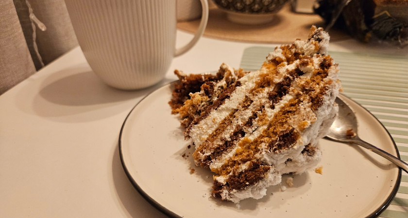 Торт "Три стакана": замешиваю ложкой - и тут же в духовку: нежный, мягкий - просто тает во рту