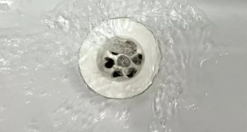 Заливаю в слив 1 стакан — и засор уносит со свистом: делаю так много лет — никаких мучений с вантузом