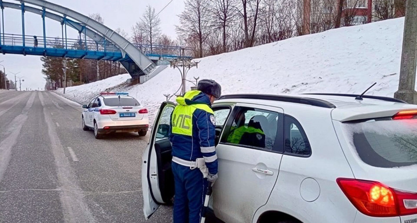 В ГАИ напомнили требования для возрастных водителей: тем, кто старше 60 - до скольки лет можно водить машину