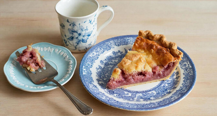 Перетер муку с маслом - и в духовку: как готовят ирландский пирог с хрустящей корочкой и сочной начинкой