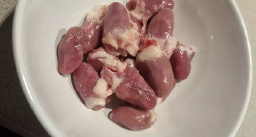 Когда-то этот продукт был на вес золота. Сейчас скупаю мешками и говорю детям: «Ешьте, пока есть!». Вкуснее ничего не знаю