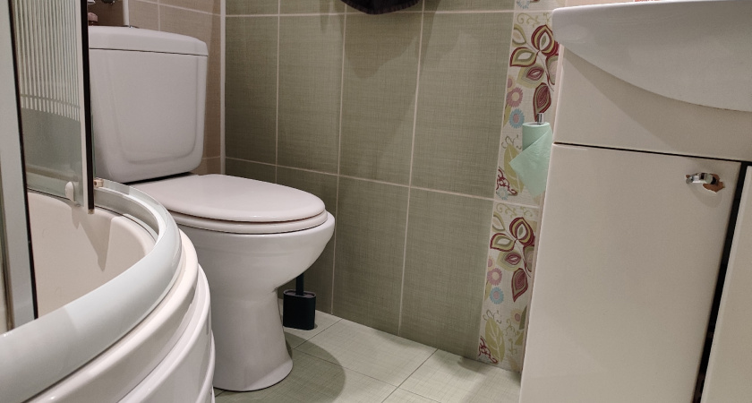 Две причины, почему появляется запах канализации, хотя ничего не протекает - и как это устранить