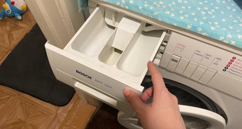 В какой отсек заливать гель для стирки - в лоток или барабан. Ушлая прачка рассказала, как правильно