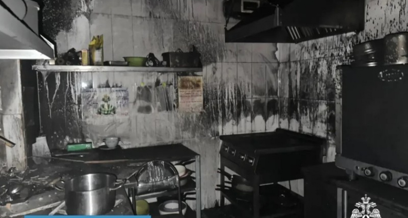 Спасатели вывели людей из горящей гостиницы в Ухте