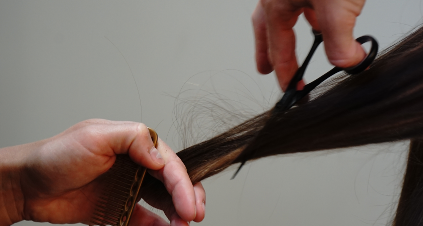 Не боб и не пикси: модные стрижки весны 2026 для женщин 50+, которые действительно стирают возраст