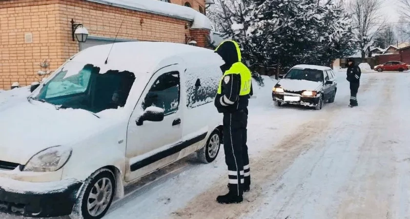 Очистил парковочное место – значит, твое? В ГАИ поставили точку: даёт ли лопата право на расчищенное во дворе место