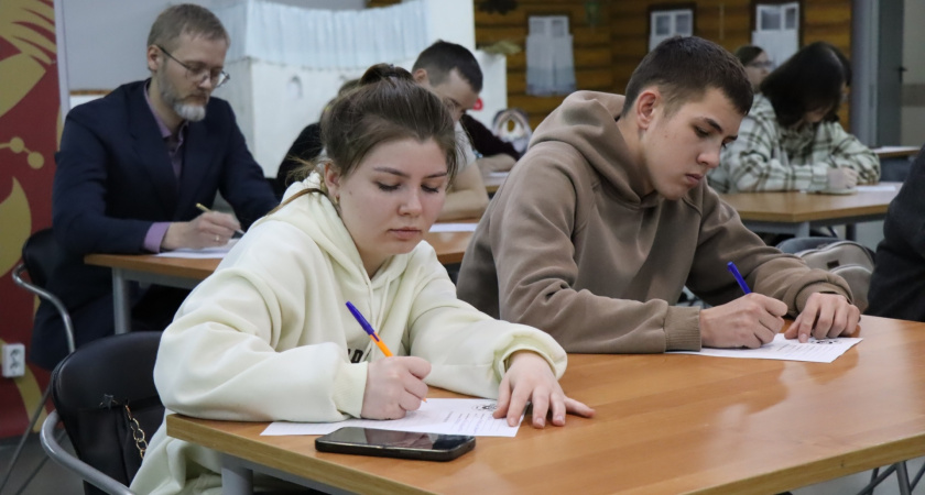 В республике прошёл всеобщий диктант на коми языке: жители проверили знание родной речи