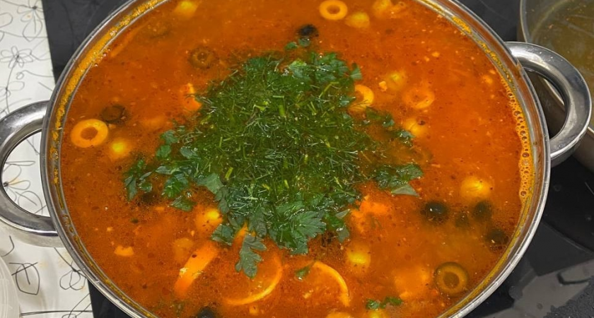 Мой секрет идеальной солянки: густая, пряная и очень домашняя – делюсь рецептом