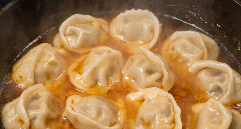 Научил знакомый продавец пельменей - больше не варим, готовим новым способом — получается в разы вкуснее