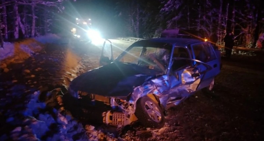 В Коми столкновение на трассе отправило водителя в больницу с тяжелым переломом