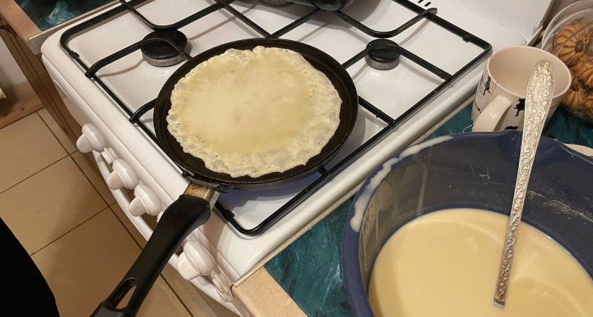 Секрет правила «3 на 3»: как печь идеальные кружевные блины без весов и кипятка