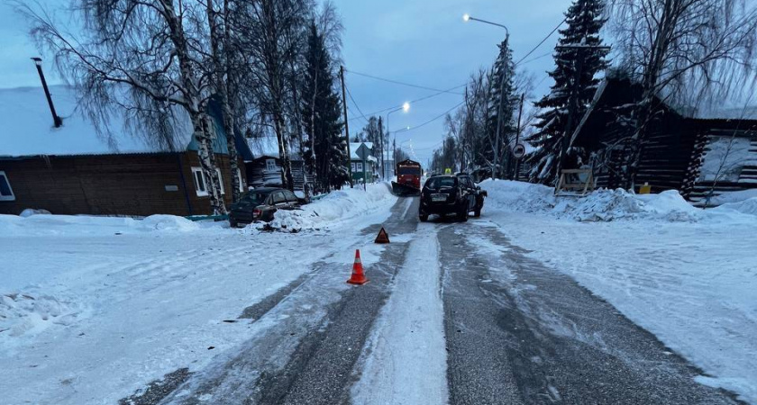В Коми молодой водитель врезался в опору ЛЭП