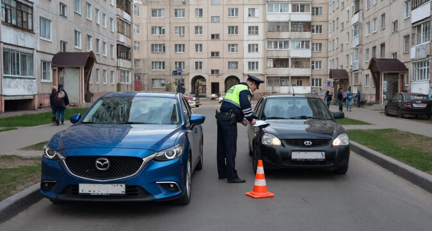 ГАИ стала отлавливать водителей у подъезда собственного дома, чтобы "влепить" штраф прямо в руки