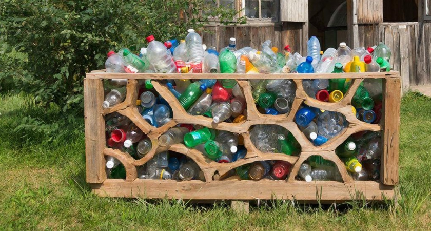 Почему у соседей урожай ломит теплицу, а у вас чахнет? Секрет умных дачников: вот зачем они всю зиму тащат домой пластиковые бутылки