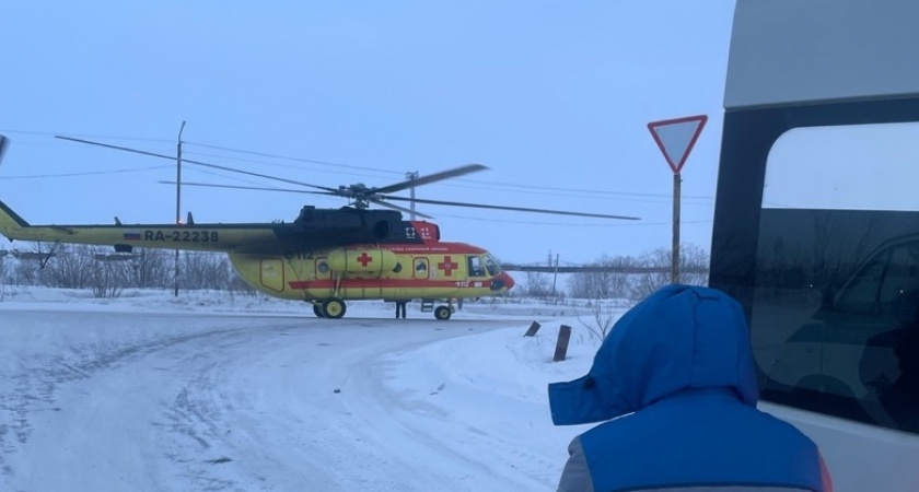 В Коми вертолеты санавиации несколько раз приземлились на проезжую часть, чтобы спасти пациентов