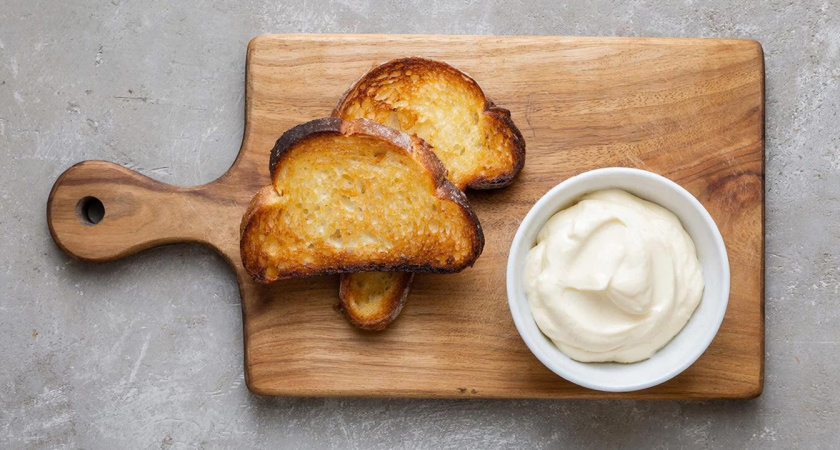 Гренки "как в детстве" с молоком и яйцом: 3 хитрости. Румяные, хрустящие, нежные внутри. Вкусно так - улетает по 2 батона