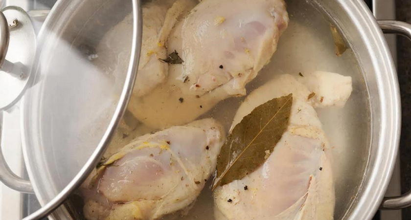 Как сварить куриную грудку, чтобы она была мягкой и сочной: 2 способа от шеф-повара